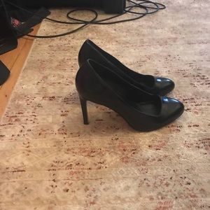 Brand new black leather Kate Spade pumps